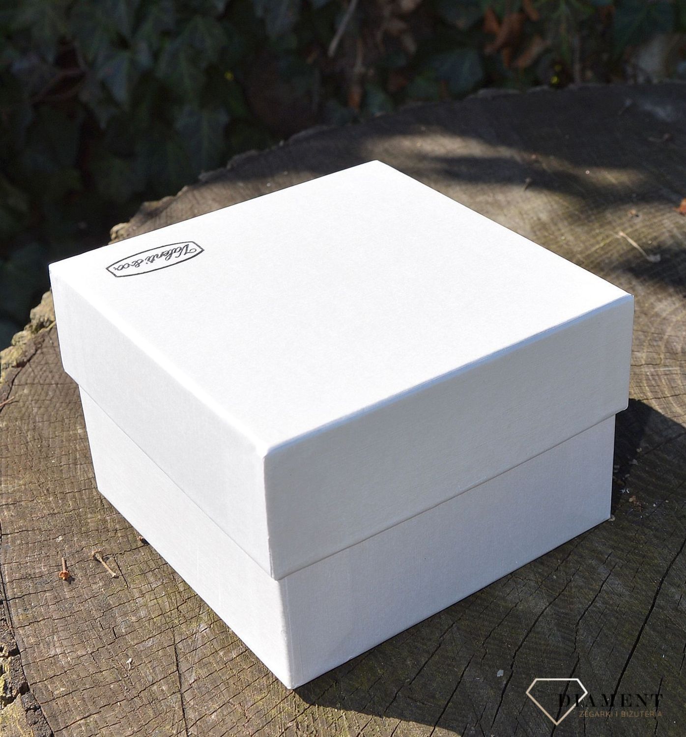 Piękna figurka aniołka trzymającego serduszko w jajku wykonanym ze szkła . Wykonana z wysokiej jakości stali oraz pokryta warstwą srebra w technologii laminowania srebrem (8).JPG